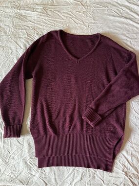 Women's V-Neck Knit Sweater in Deep Plum
